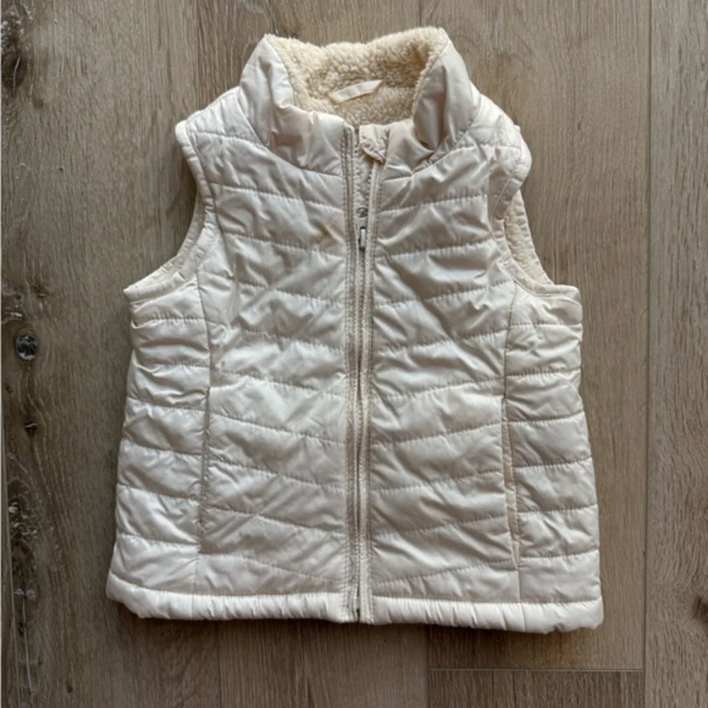 Cream Baby Gap Fleece‎ Lined Puffer Vest size 2